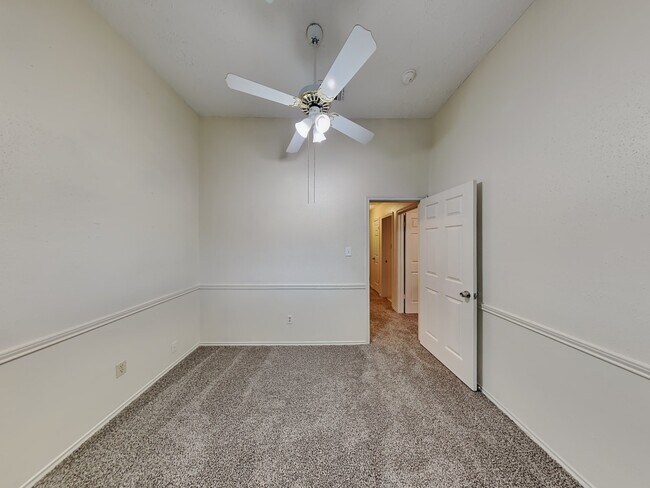 Building Photo - 10514 Wayward Wind Ln