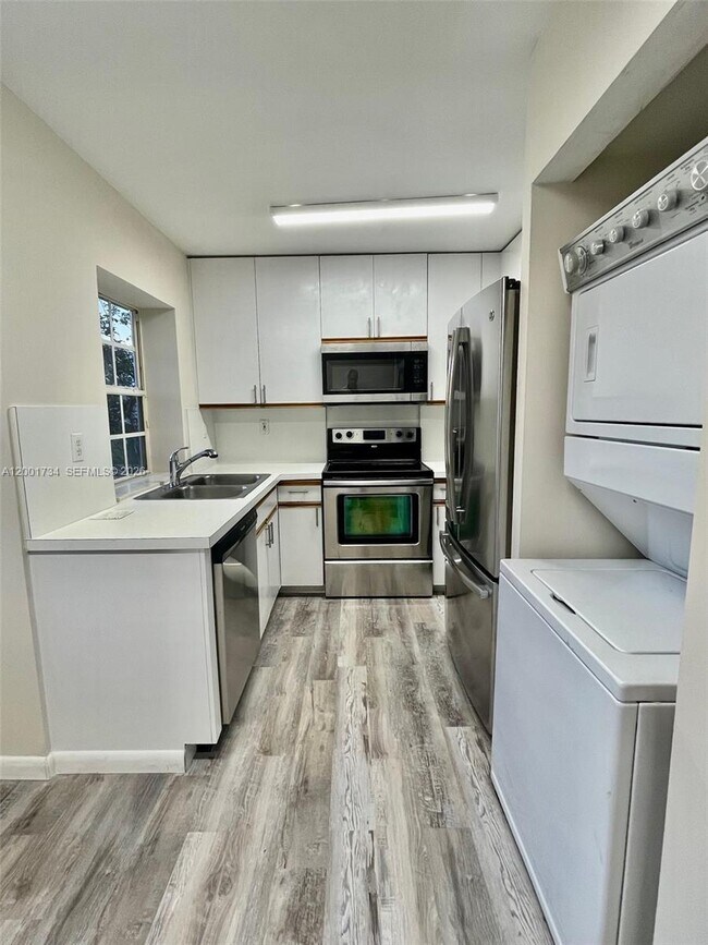 Building Photo - 13754 SW 147th Cir Ln