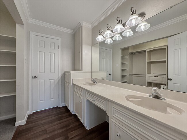 Building Photo - 5515 Strack Rd