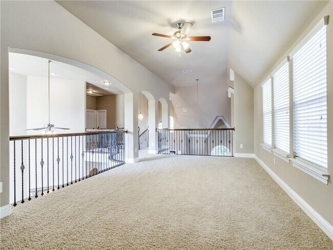 Building Photo - 1702 Tulare Dr