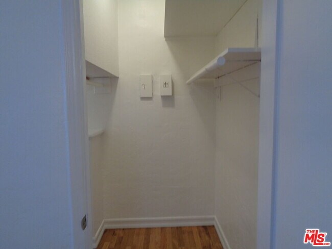 Building Photo - 1266 S Citrus Ave