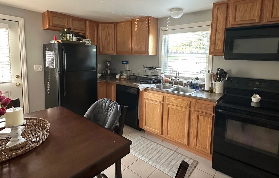 Building Photo - 45 Pearl St