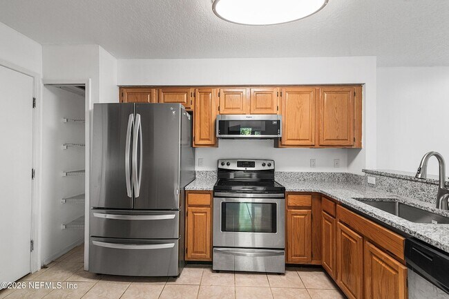 Building Photo - 330 Sunrise Cir