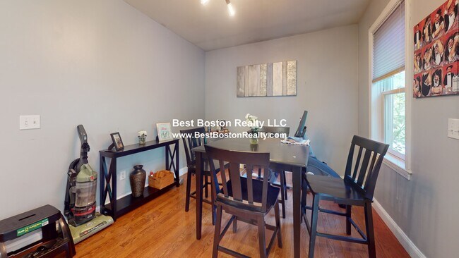 Building Photo - 15 Henry St