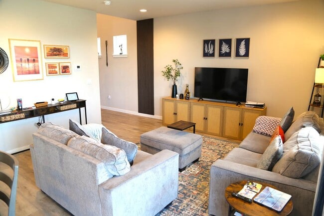 Building Photo - Short Term Leases! Furnished, Low Maintenance, Sweeping Views