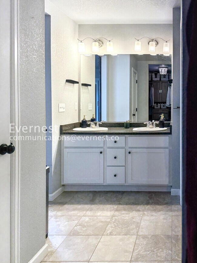 Building Photo - 1123 Huntington Ave