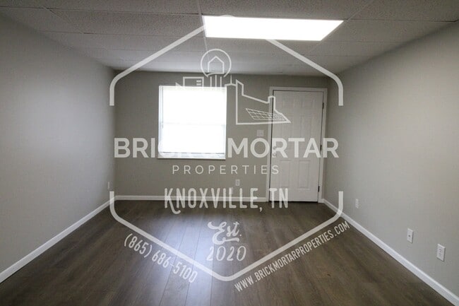 Building Photo - 165 Tallent Way