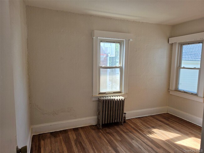 Building Photo - 987 Wallace Ave