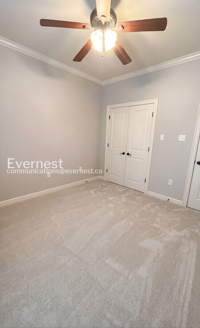 Building Photo - 2835 Plateau Dr