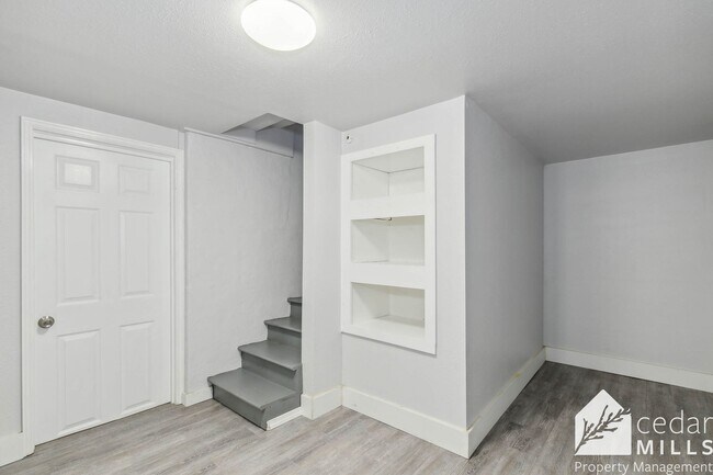 Building Photo - 212 Kansas Flats