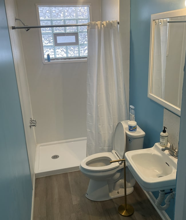 Bathroom - 399 W Warren Ave