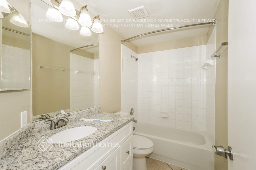 Building Photo - 12520 Dawn Vista Dr