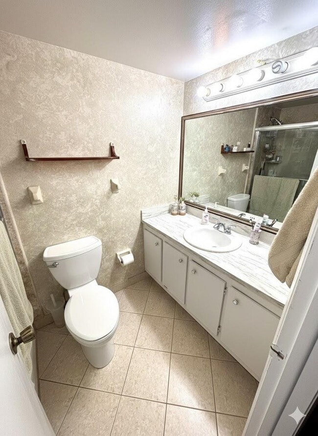 Building Photo - 737 SE 1st Way