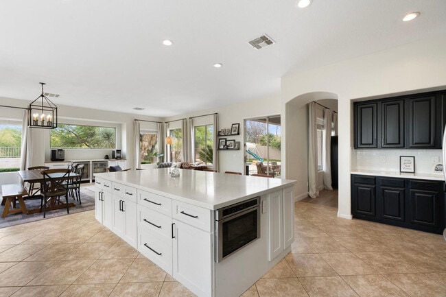 Building Photo - 5404 E Lonesome Trail