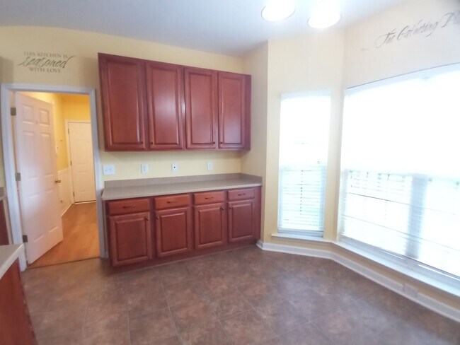 Building Photo - 565 Batty Way