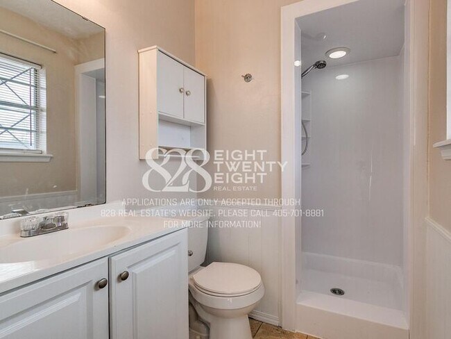 Building Photo - Midwest City 3 Bed/2 Bath House with Attached Two-Car Garage!
