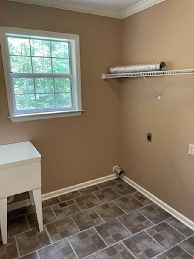 Building Photo - SINGLE FAMILY HOME