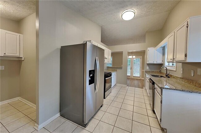 Building Photo - 815 Riverstone Ln