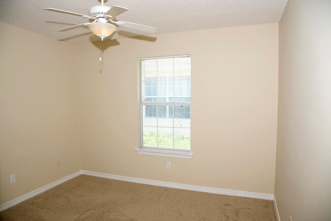 Building Photo - 645 Jerrells Ave