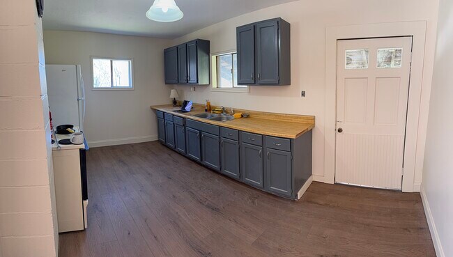 Building Photo - 525 Allen Dr