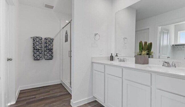 Building Photo - 3016 La Latina Dr