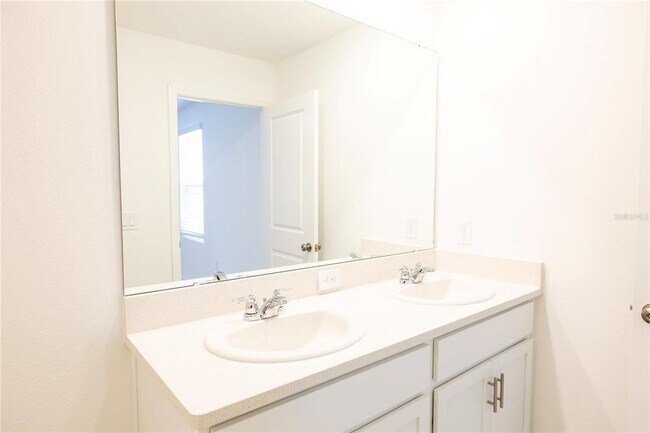 Building Photo - 7609 WATERSCAPE Dr