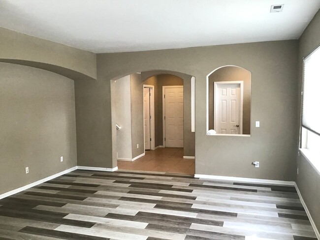 Building Photo - 3 bedroom 2.5 Bath Town home for rent at C...