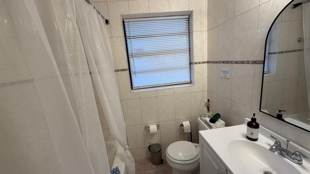 Building Photo - 1931 Mayo St