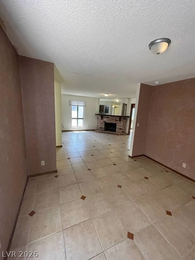 Building Photo - 600 Woodmount Dr
