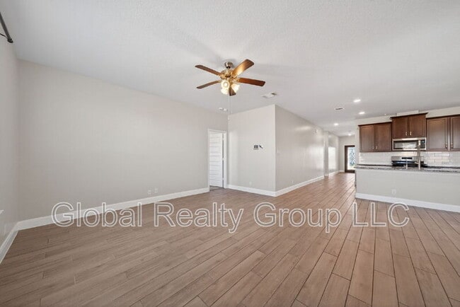 Building Photo - 402 Singing Brk