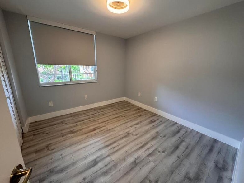 Building Photo - 6936 SW 39th St