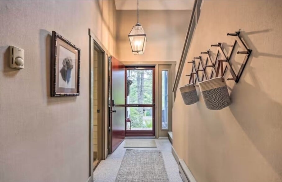 Building Photo - 44 Snow Plow Hill