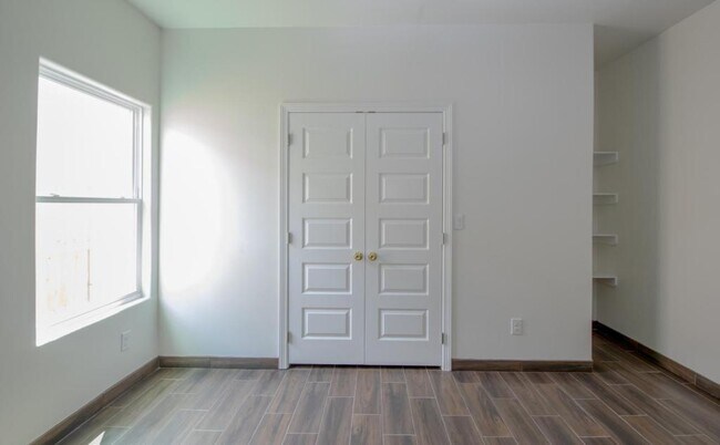 Building Photo - 3012 W Sandlewood St