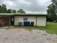 Building Photo - Updated 2 bed 1 bath duplex in Blanchard p...