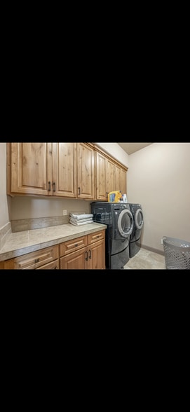 Building Photo - 1747 W Red Cloud Cir