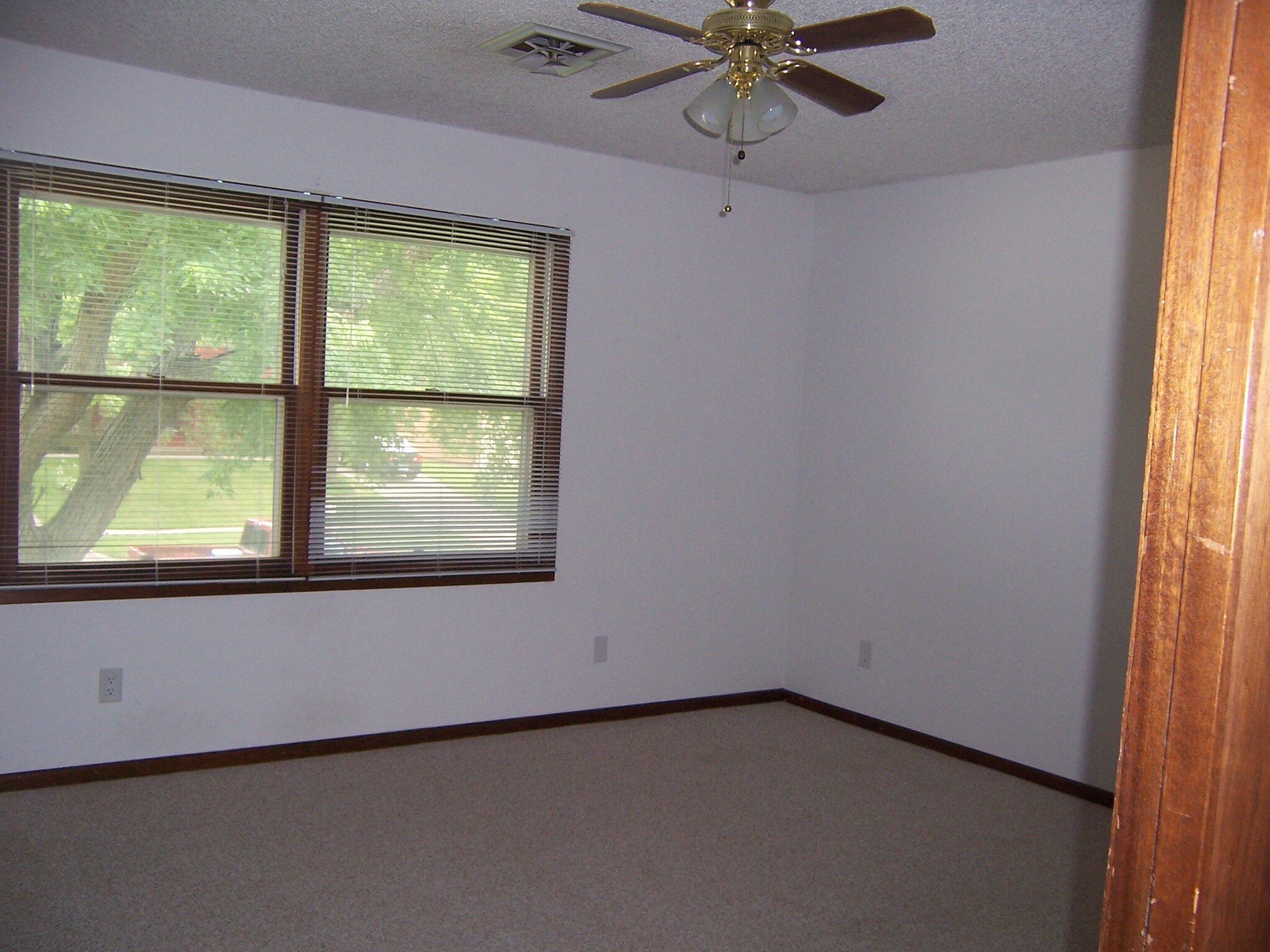 master bedroom empty - 1460 Eastview Dr