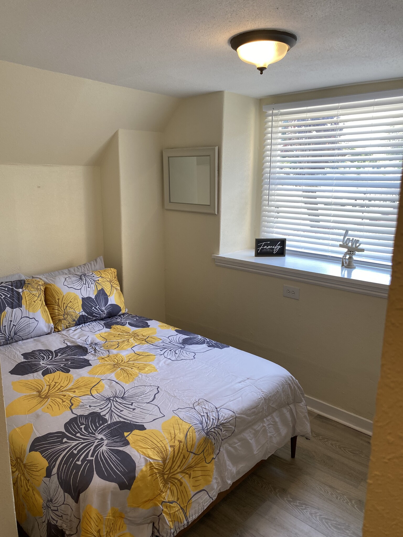 Building Photo - 4704 MacArthur Blvd