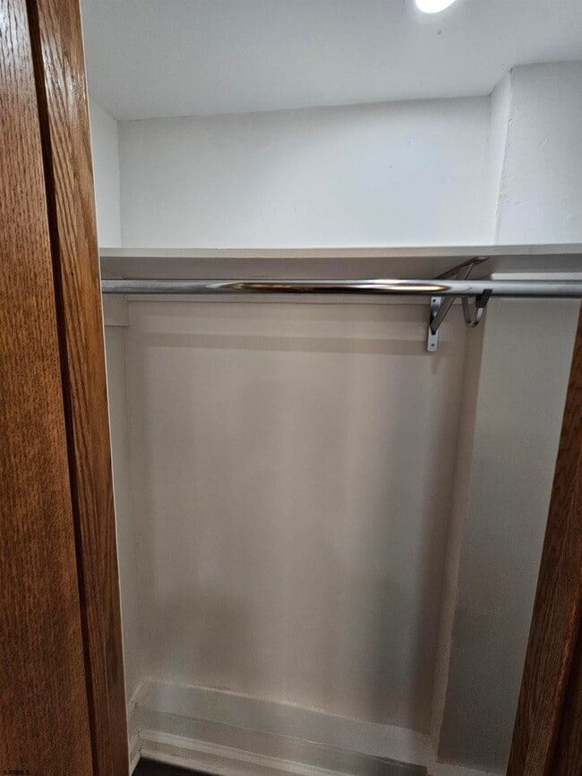 Building Photo - 9 S Laclede Pl