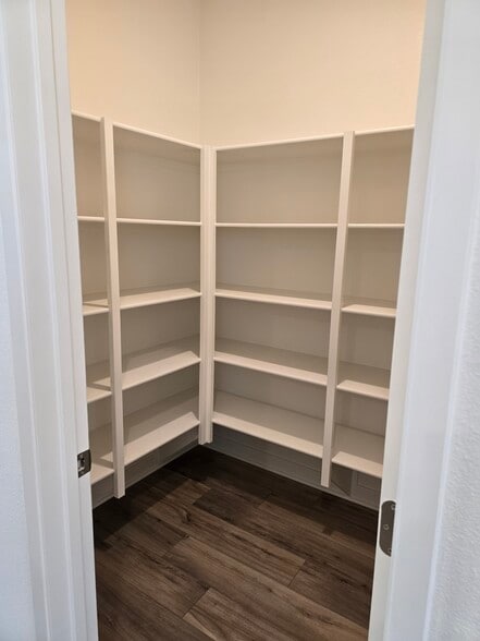 Building Photo - 5350 Seacliff Pl