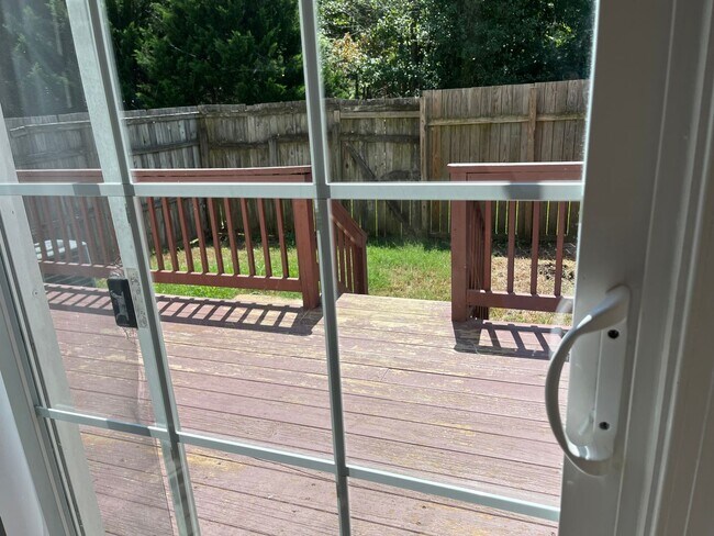 Building Photo - Newly Renovated ; Available Now