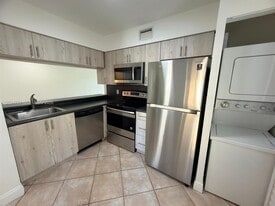 Building Photo - 1025 Coral Club Dr