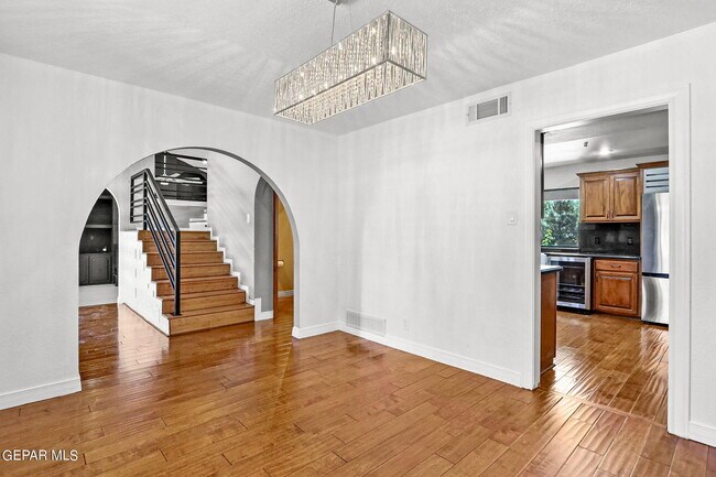 Building Photo - 5109 Memory Dr