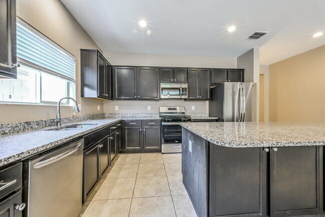 Building Photo - 17157 W Lisbon Ln