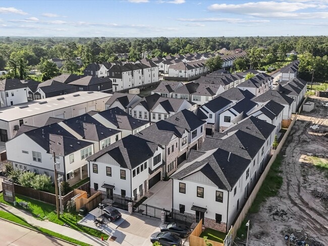 Building Photo - 2592 W Tidwell Rd