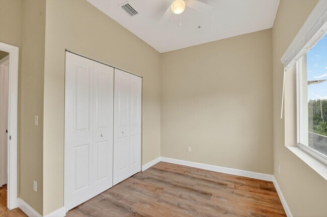Building Photo - 4953 Serafica Dr