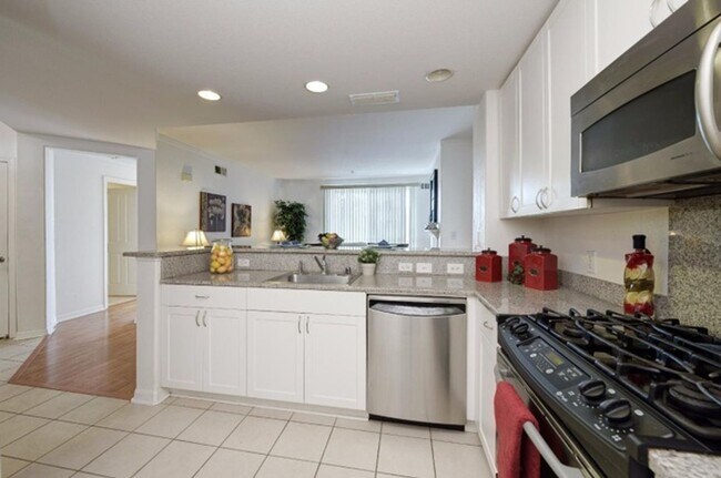 Building Photo - Gated Community With Pool and Fitness Center / 2 Beds 2 Baths