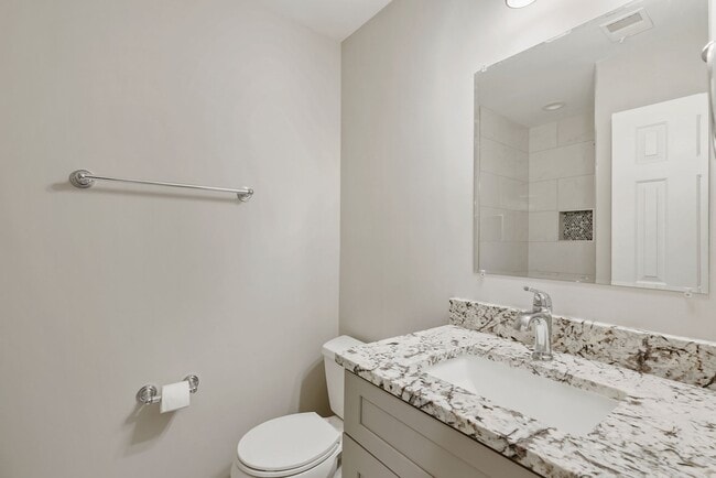 Building Photo - 2815 Lee Oaks Ct