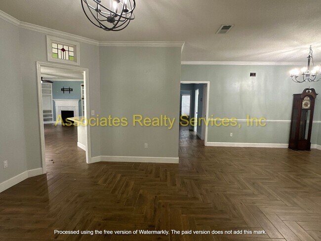 Building Photo - Beautiful Family home in Mentone!