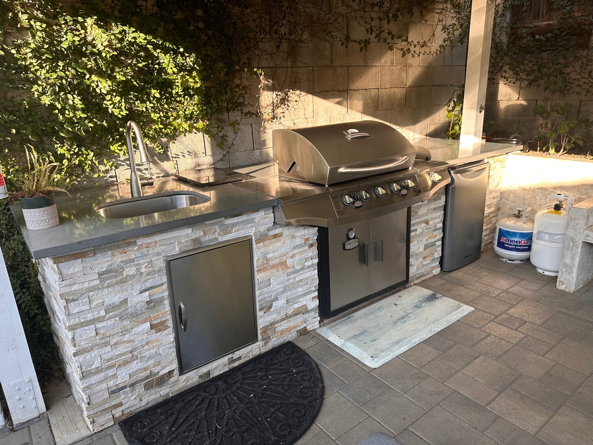 Building Photo - 3624 La Crescenta Ave