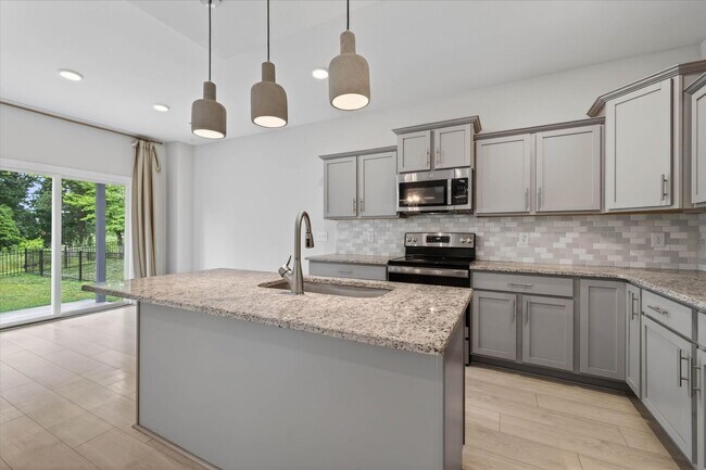 Building Photo - 4 Bedroom Pet Friendly Home For Rent with Club House, Comm. Pool, & Comm Gym Access!